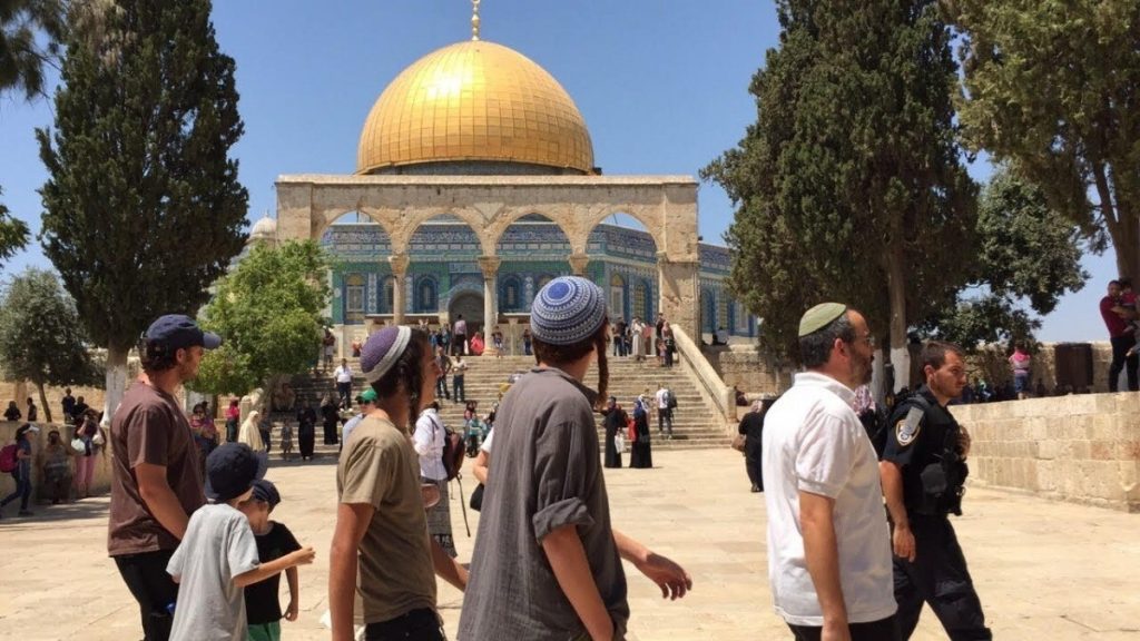 “سيكون له ثمن أمني باهظ”.. إعلام الاحتلال عن تقييد دخول المصلين الفلسطينيين إلى الأقصى
