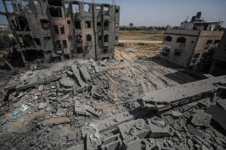 وزيرا خارجية مصر وإيران يؤكدان العمل على دعم استقرار المنطقة