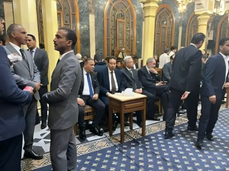 وزراء ورؤساء أحزاب سابقين في عزاء القطب الوفدي “ياسين سراج الدين”