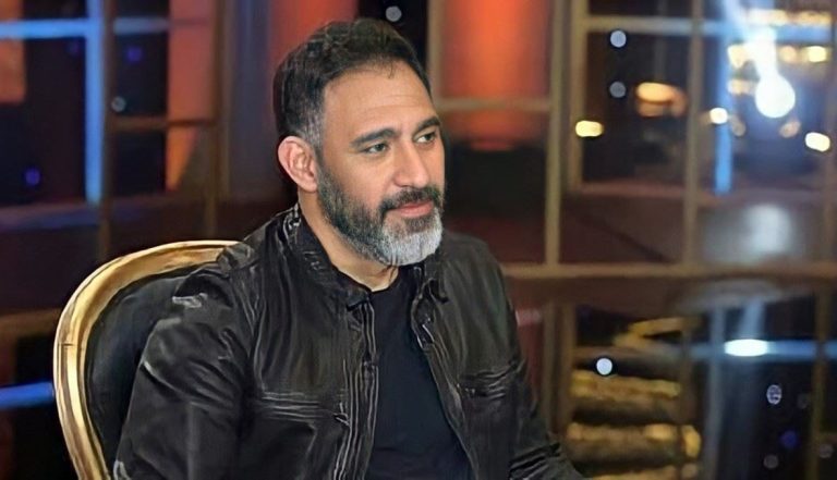 عمرو مصطفى يختار الشعب المصري لمنحه جائزة تقديرية: صبور ومستحمل كل اللي بيحصل