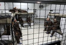 21 معتقلا في عيادة سجن "الرملة" يعانون أوضاعاً صحية صعبة