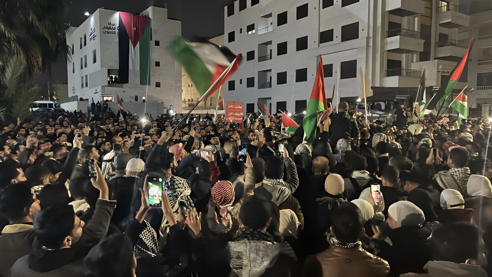مظاهرات أردنية تطالب الشعب المصري بنصرة فلسطين