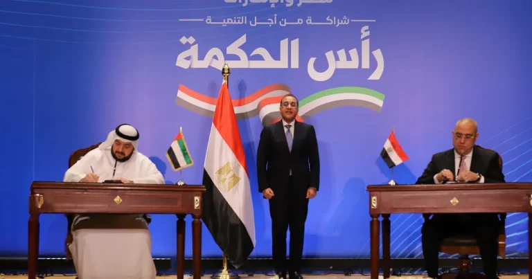 الجارديان البريطانية .. صفقة رأس الحكمة بين مصر والإمارات تعزز الإستقرار الإقتصادي
