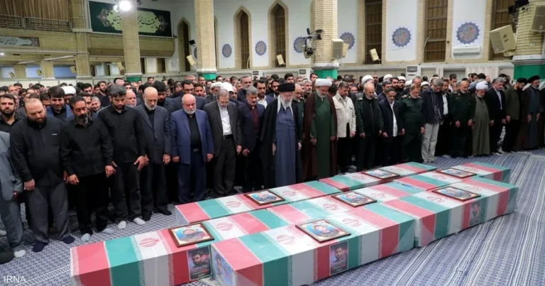 إيران تقيم صلاة الجنازة علي قتلي قنصليتها في دمشق
