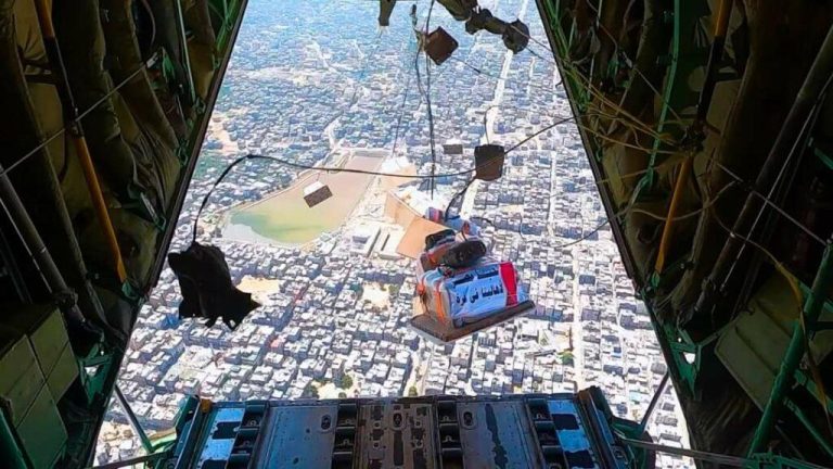 مصر تواصل أعمال الجسر الجوي لإسقاط المساعدات على شمال غزة
