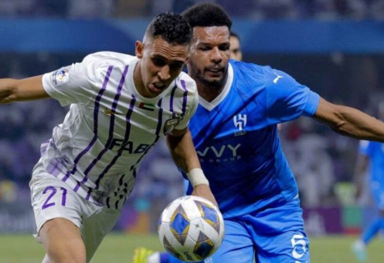 مستخدمون تويتر يتفاعلون مع موقف طريف بين لاعبي الهلال السعودي والعين الإماراتي