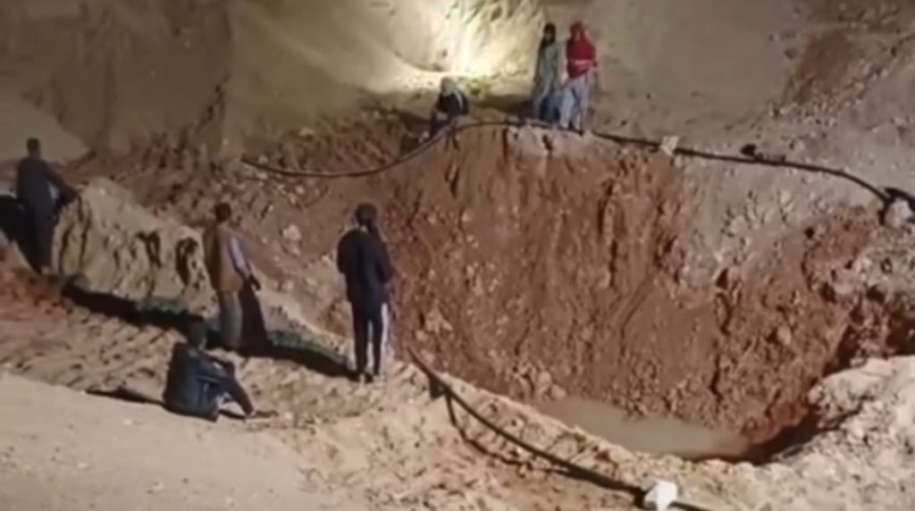 على غرار “ريان”.. مزارع “منياوي” يسقط في بئر عمقه 30 مترًا (فيديو)