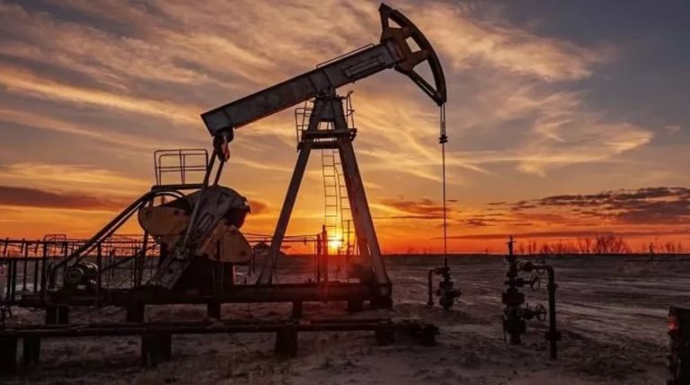 بعد أسبوعين خسائر.. النفط يحقق مكاسب تتجاوز 2%