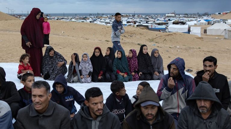 نيويورك تايمز: غزة لم تجد ما تحتفل به في العيد