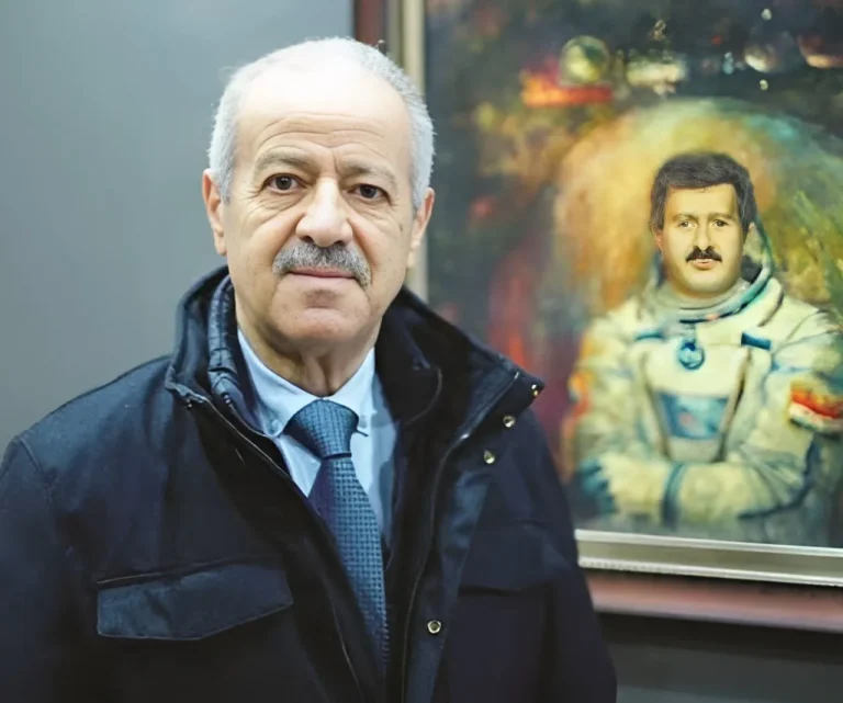 رائد الفضاء السوري.. الطيار الثائر الذى أحبه الثوار