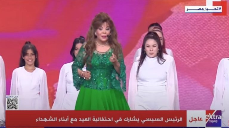 للمرة الأولى.. صفاء أبو السعود تغني “أهلًا بالعيد” أمام السيسي