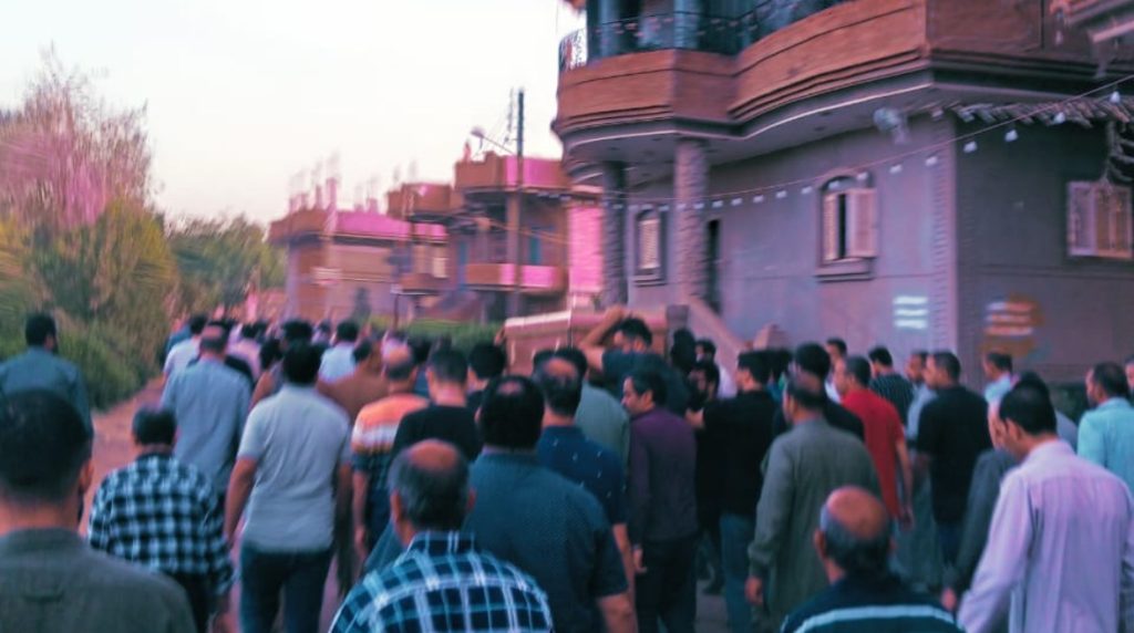 شاهد كيف ودع أهالي المنوفية طبيب الغلابة.إبراهيم تكلا مشاهد مؤثرة