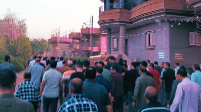 شاهد كيف ودع أهالي المنوفية طبيب الغلابة.إبراهيم تكلا مشاهد مؤثرة