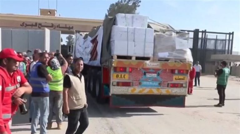 وصول 175 شاحنة مساعدات إلى غزة عبر معبري رفح وكرم أبو سالم اليوم