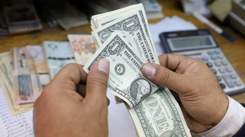 تحويلات العمال المهاجرين تتراجع بنسبة 2.4% مع تباطؤ الاقتصادات