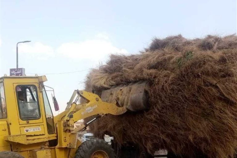 عودة الحياة إلى كوبري الرباط بالمحلة بعد حادث إنقلاب مقطورة جرار