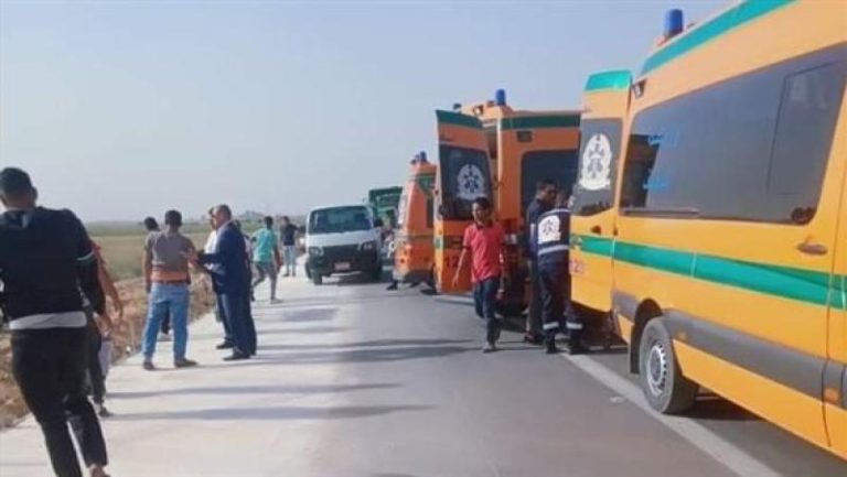 إصابة 6 أشخاص في تصادم سيارتين في اتجاه القاهرة قادماً من الإسكندرية علي الصحراوي