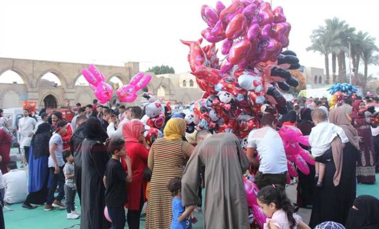 عيد الفطر في مصر.. ترابط مجتمعي وتلاحم شعبي وعادات أصيلة