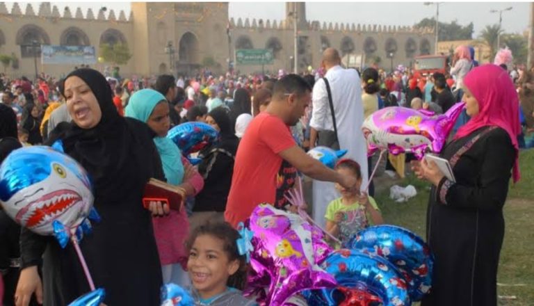 الأعياد تعزز الترابط الأسري وتحقق السعادة والاستقرار في المجتمع