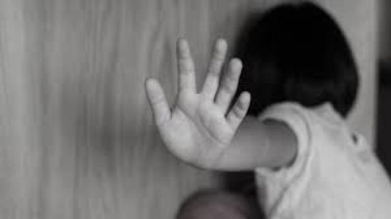 هتك عرض طفلة قاصر على يد والدها ودجال بحجة البحث عن “كنز فرعوني” في الجيزة