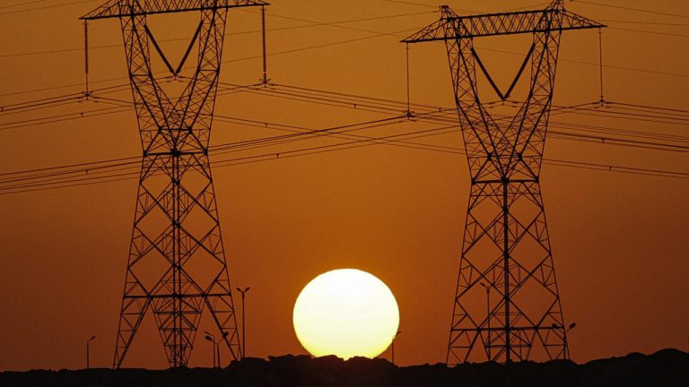استمرار أزمة الكهرباء في مصر .. قطع التيار الكهربائي لمدة ساعتين يومياً بعد العيد