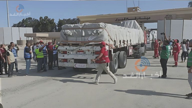 215 شاحنة مساعدات إلى غزة اليوم