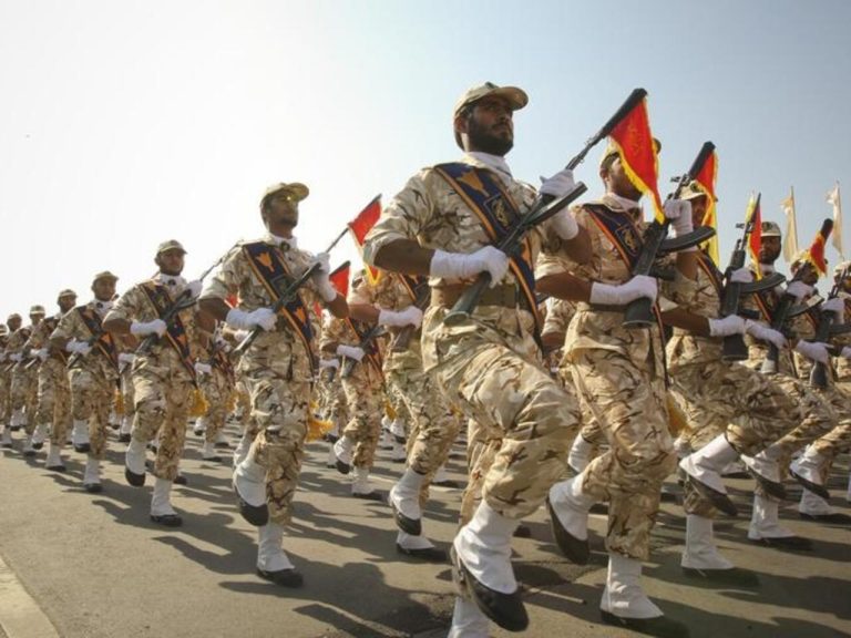الحرس الثوري الإسلامي يحذر الحكومة الإرهابية الأمريكية من إضرارها بمصالح إيران وسكون الرد حاسماً