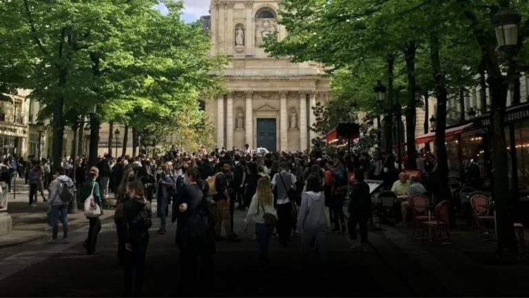 مظاهرات فى فرنسا : تندد بالعدوان على غزة في جامعة السوربون تزامنا مع تواجد ماكرون
