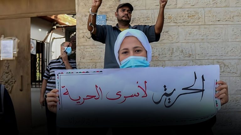 معاناة لا تنتهي.. أهالي المعتقلين في قضايا دعم فلسطين يطالبون بإطلاق سراحهم