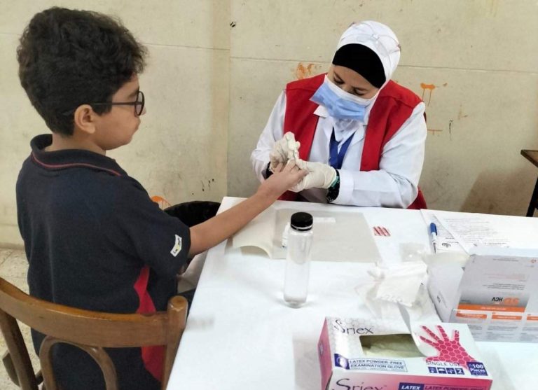 الصحة المصرية تفحص 5 ملايين طالب ابتدائي للكشف المبكر عن أمراض الأنيميا والسمنة والتقزم