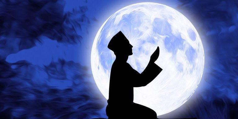 إبن كثير يشدد على أهمية الدعاء في ليلة القدر وطلب العفو في شهر رمضان