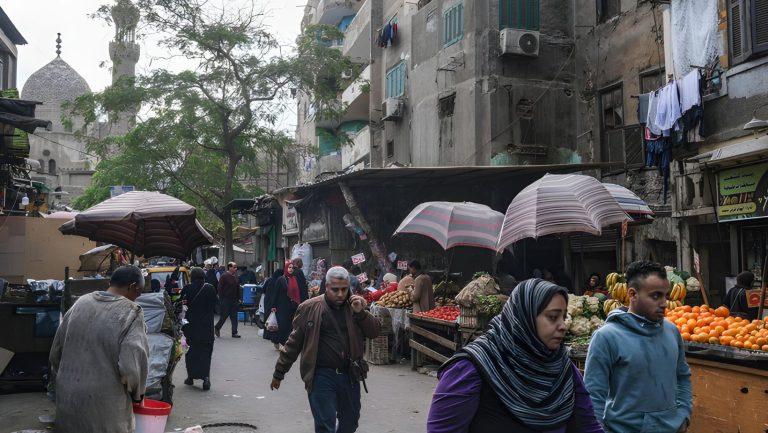 حق المواطنين في توفير السلع والخدمات الأساسية