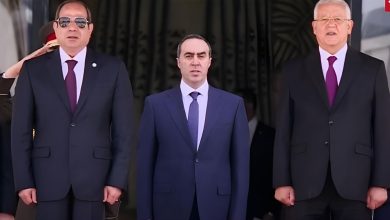 المستشار أحمد مناع الأمين العام لمجلس النواب يتوسط السيسي و رئيس مجلس النواب