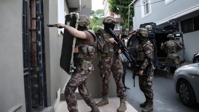 توقيف 8 أشخاص على خلفية الاشتباه بعملهم لصالح المخابرات الإسرائيلية.