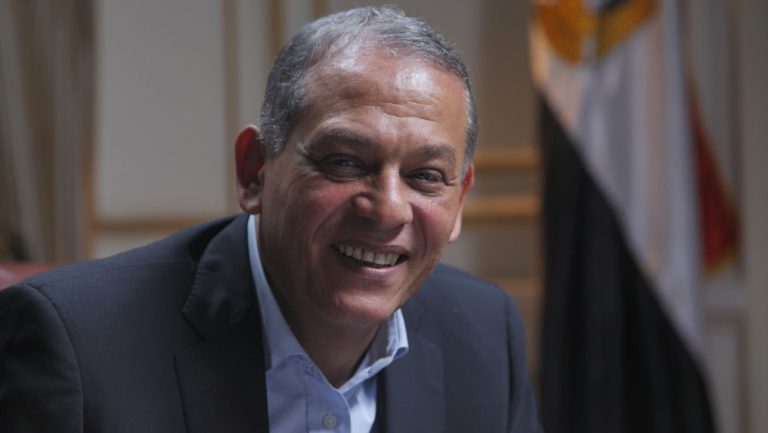 “حكومة قوية وتحسين الخدمات، والتنمية الاقتصادية” مطالب السادات من السيسي قبيل اليمين الدستورية