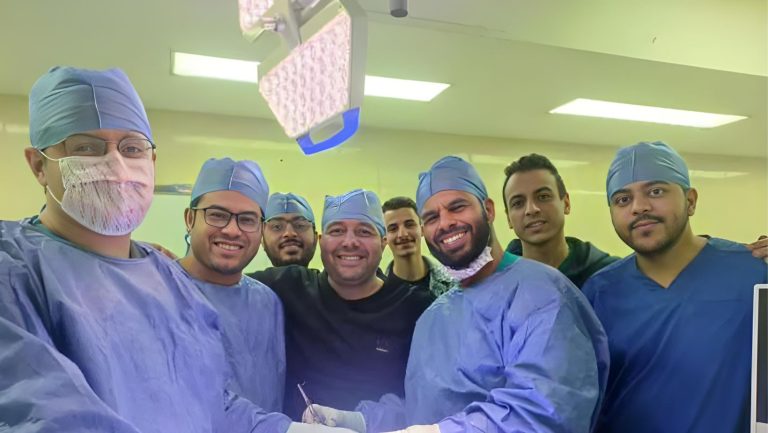 الفريق الطبي المعالج