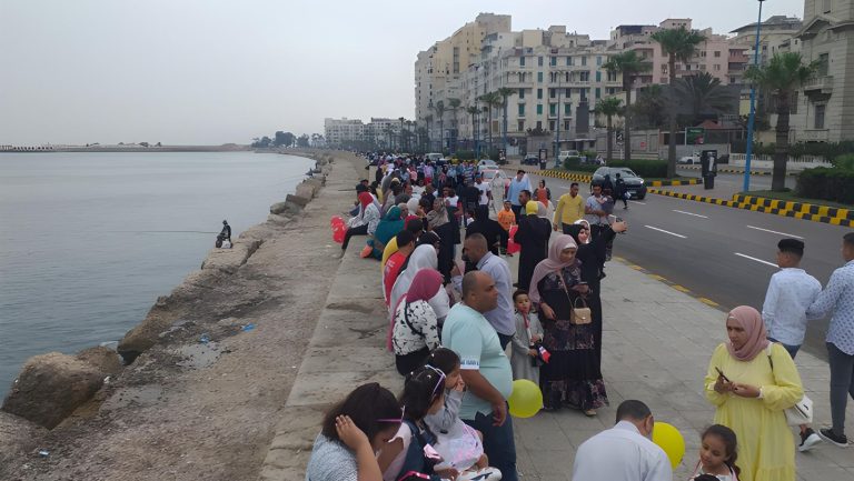 “الإسكندرية” عادات وتقاليد وطقوس خاصة في أول أيام عيد الفطر