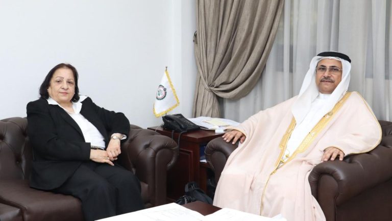 السيد عادل بن عبدالرحمن العسومي و النائبة الدكتورة مي الكيلة
