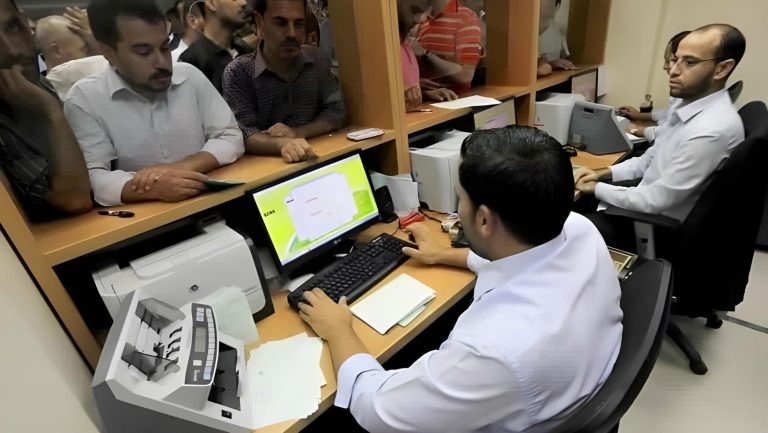 بعد مرور 6 أشهر، يتم فصل بعض موظفي الحكومة عن عملهم لهذه الأسباب