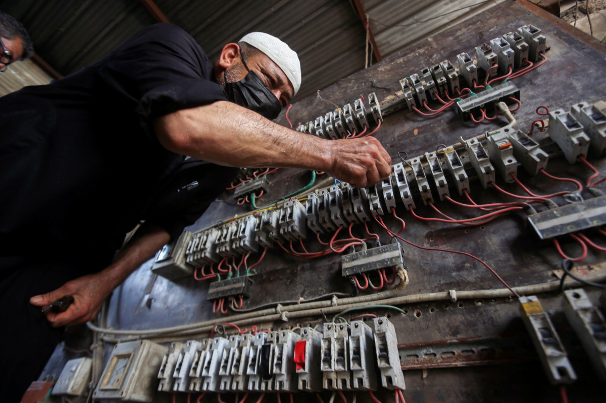 انقطاع الكهرباء المتواصل يضر بسوق العمل