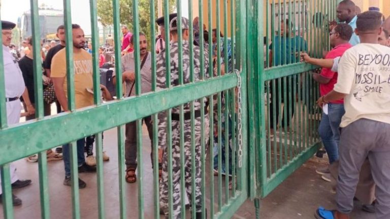 الجانب المظلم في أماكن الاحتجاز داخل منظومة مصر السرية لترحيل آلاف اللاجئين السودانيين