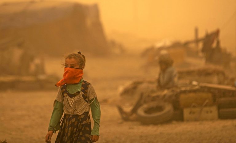 عواصف تعيث خرابًا في جميع أنحاء العالم مخلفةً دمارًا