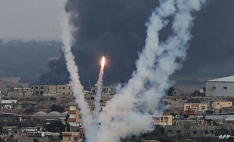 تصاعد جنون الصواريخ: الغارات الجوية الإسرائيلية تدمر غزة