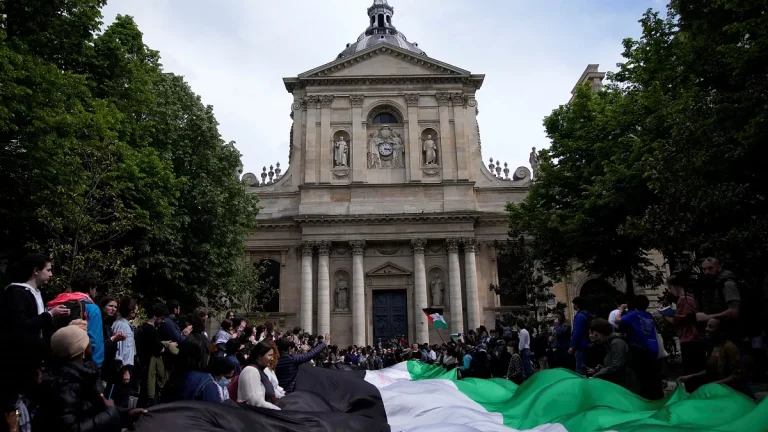 شبكة راديو فرانس: المتحدث باسم اتحاد المدارس الثانوية سيكون لدينا حصار في كل مكان في فرنسا
