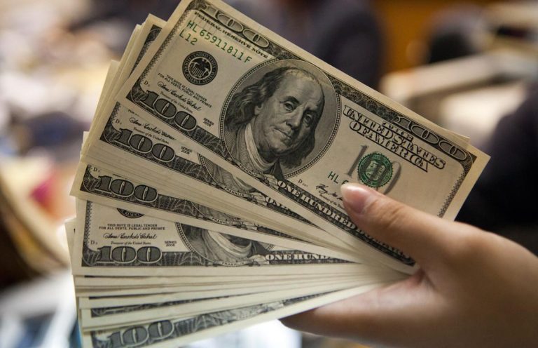 مصر تقترض 140 مليار دولار من الخارج مع تطلع البنوك إلى الاقتراض بالدولار الأمريكي