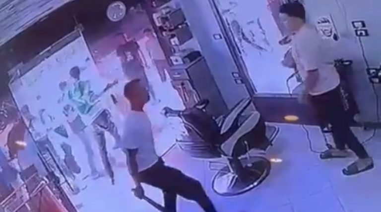 حلاق الإسماعيلية يروي تفاصيل نجاته من الموت على يد بلطجى