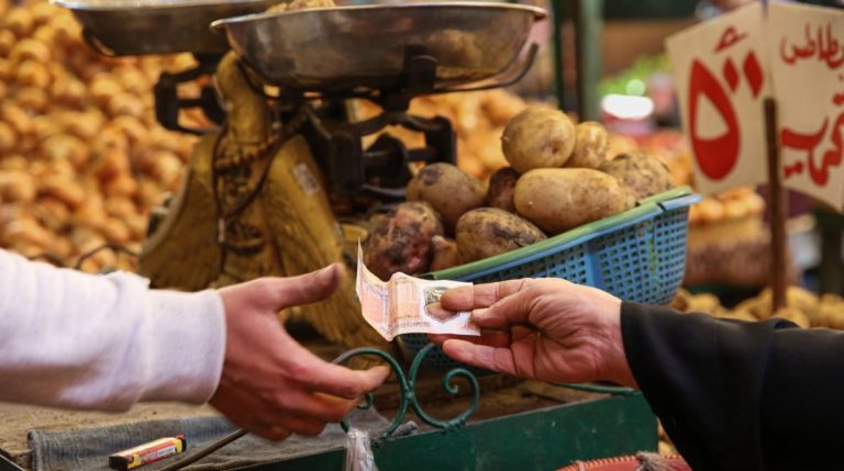 هل ينجح البنك المركزي في مواجهة التضخم؟ بعد سحب 2 تريليون جنيه من البنوك المصرية