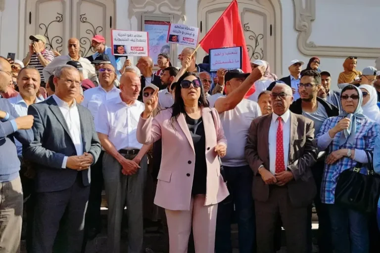 وقفة احتجاجية.. جبهة الخلاص في تونس تطالب بالإفراج الفوري عن المعتقلين السياسيين
