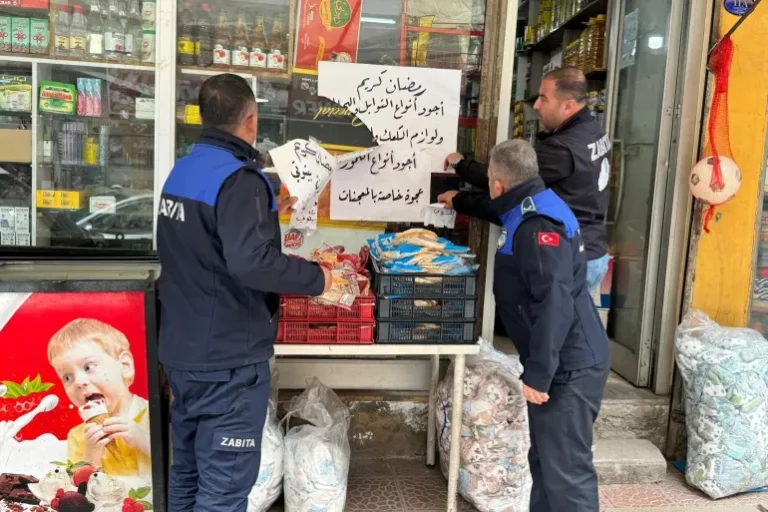 زعيم المعارضة العلمانية في تركيا يرفض إزالة الأسماء العربية من المحال واللافتات