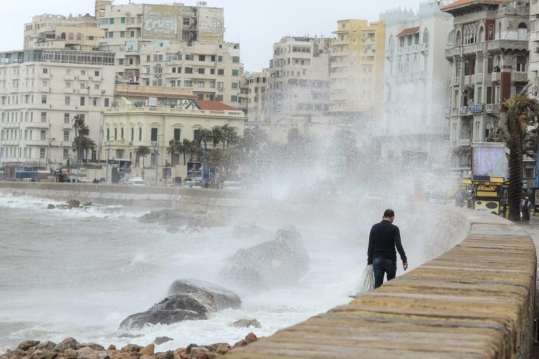 الإسكندرية تواجه تسونامي محتمل بخطوات استباقية